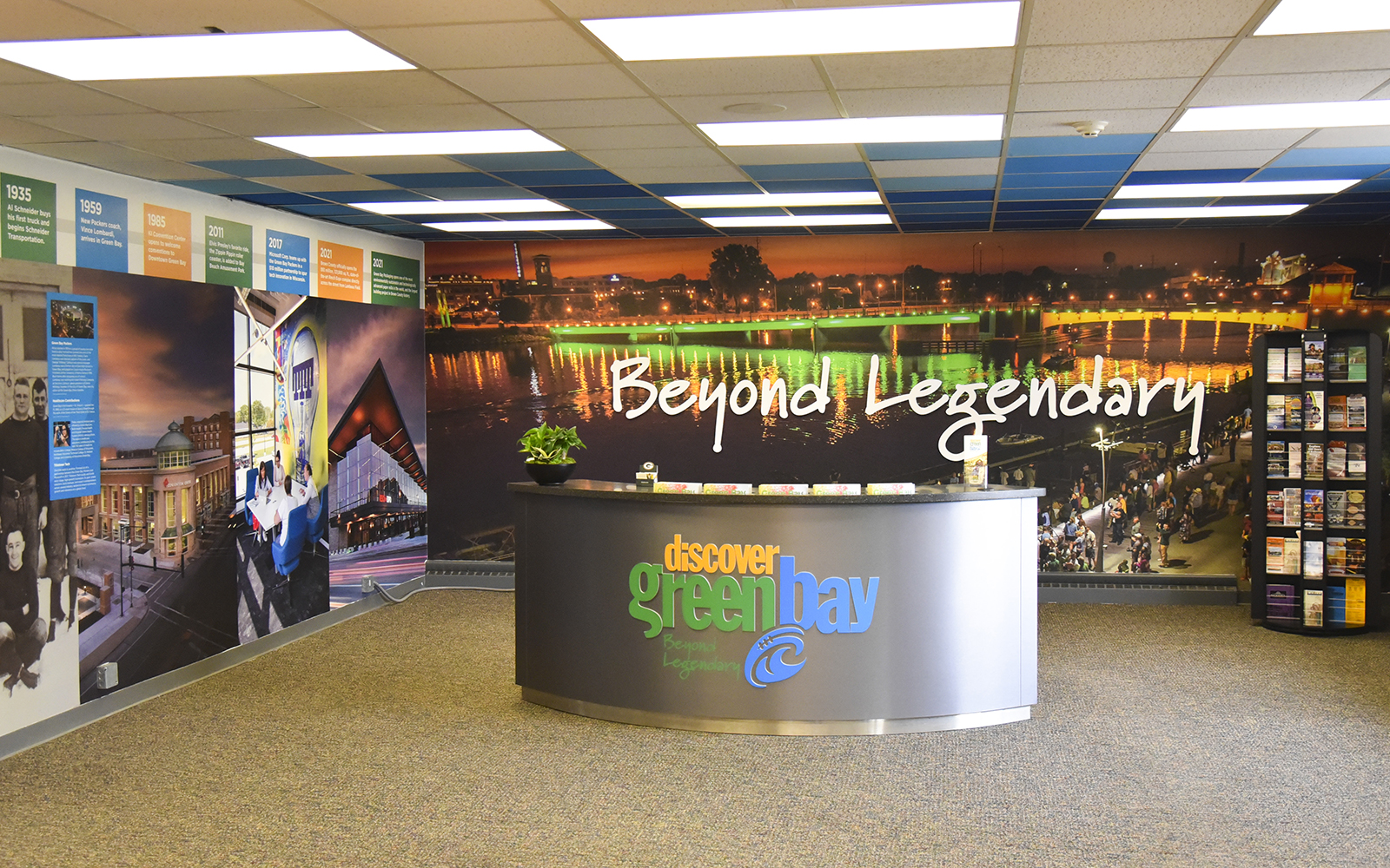 Discover Green Bay - front desk and entrance